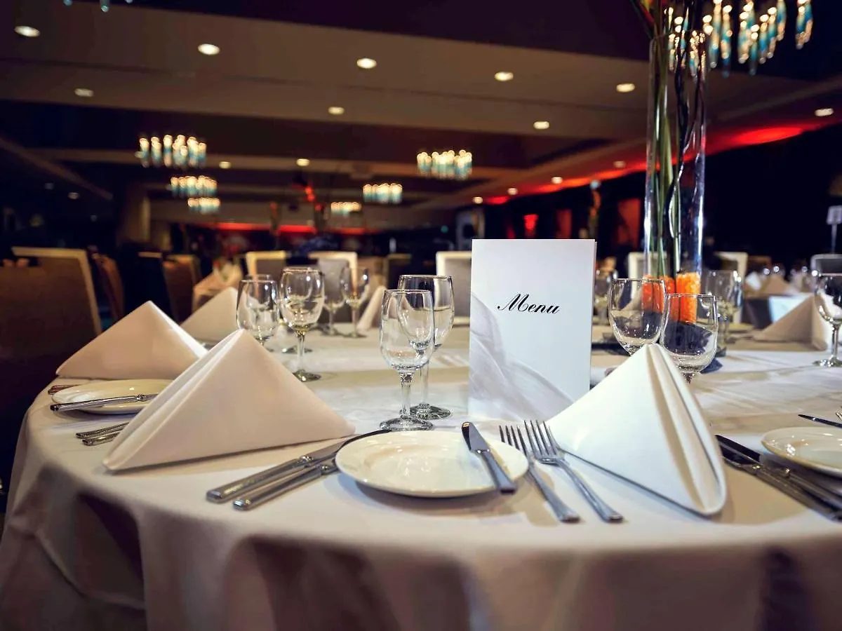 Mercure Brisbane King George Square 4*,