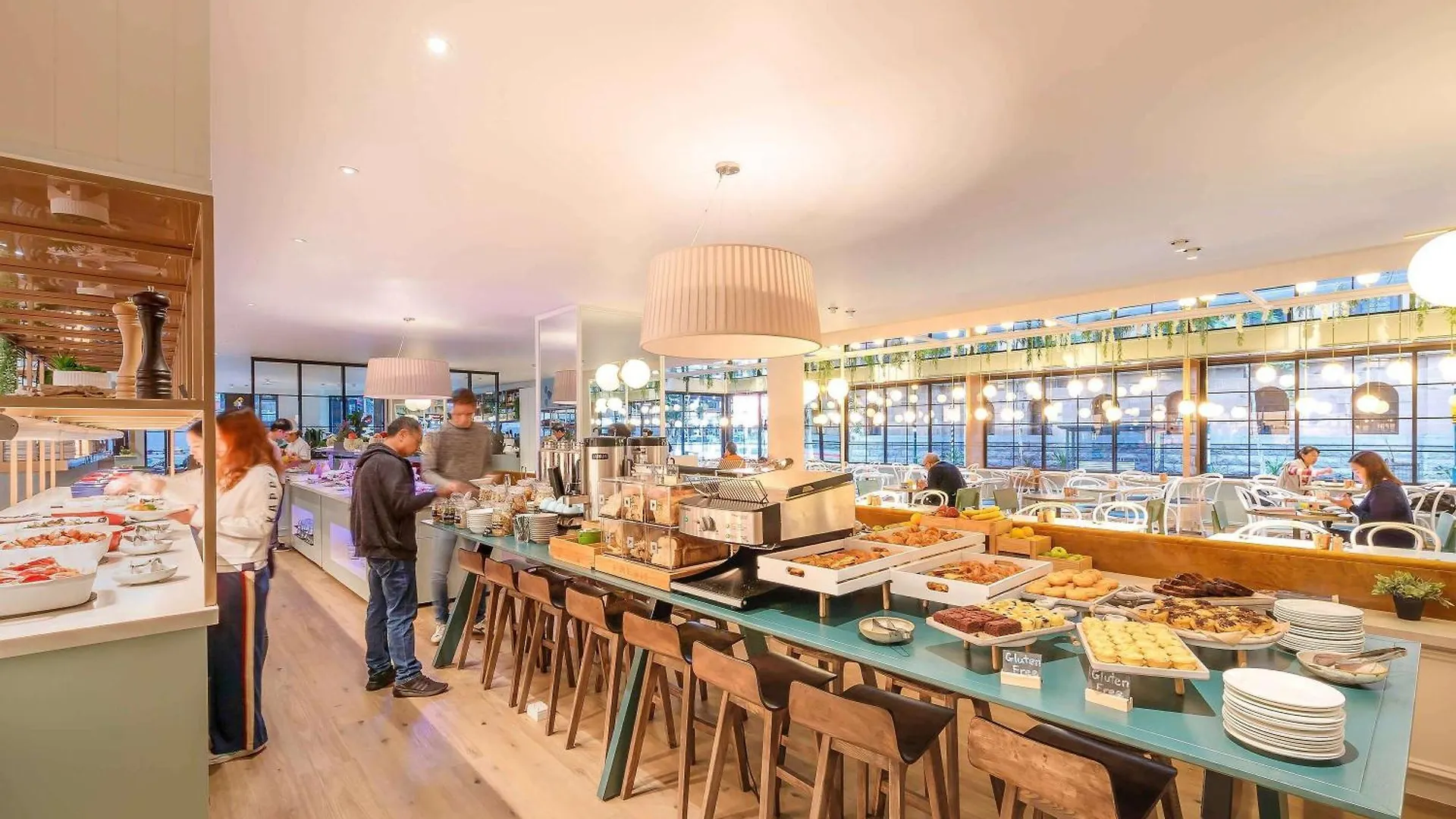 **** Hotel Mercure Brisbane King George Square Australia