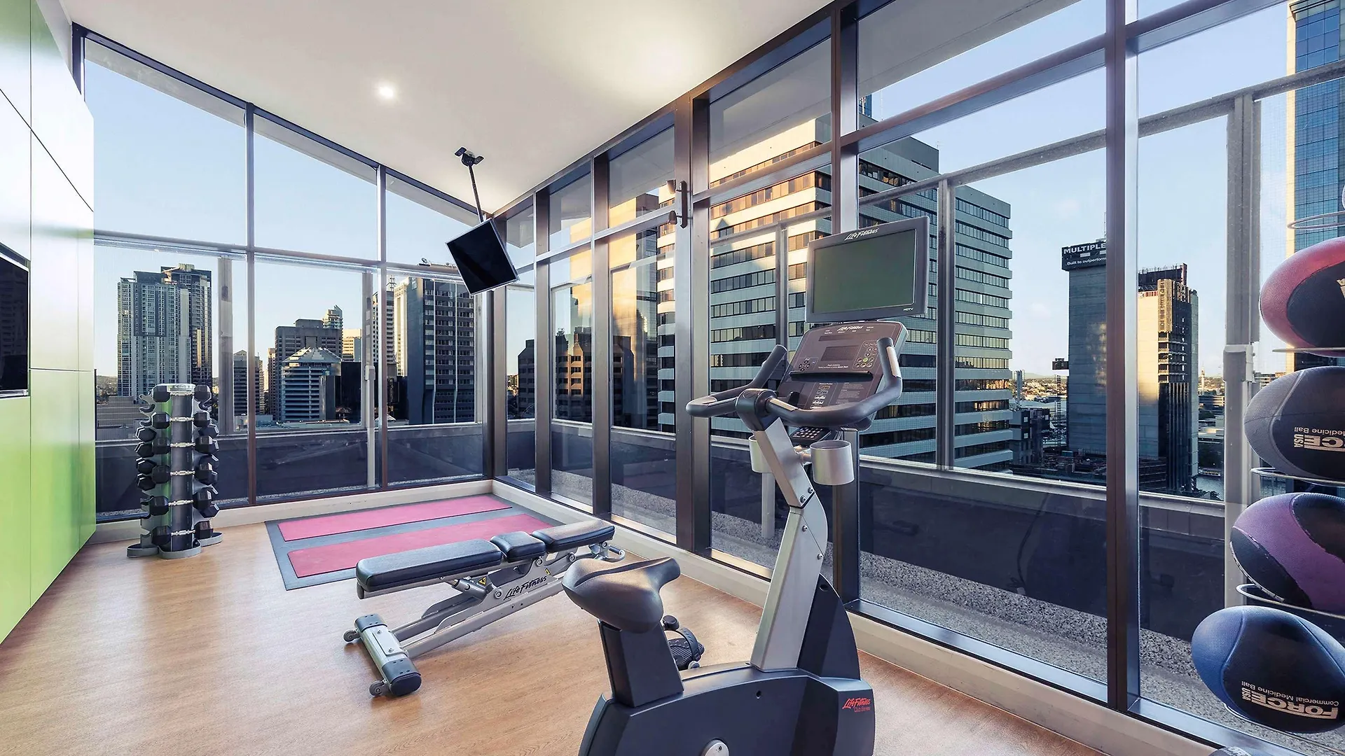 **** Hotel Mercure Brisbane King George Square Australia